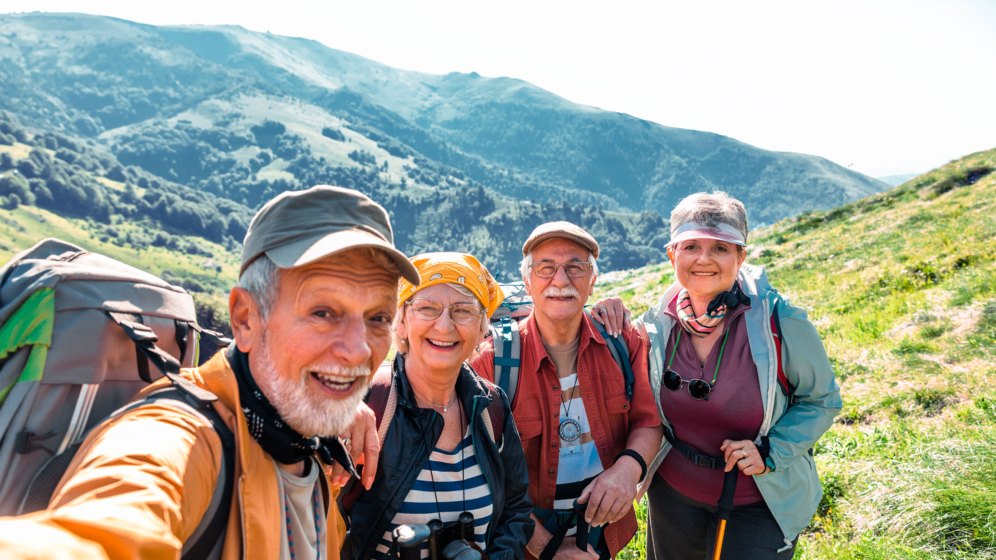 beltone rely group hiking selfie 3200x1800